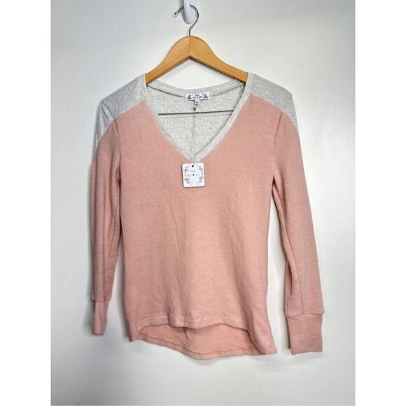 Poof New York Shirt Womens Long Sleeve V Neck Pink/Gray Size Small NWT - Picture 3 of 6
